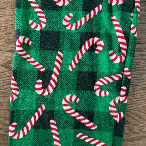 Kids Christmas Holiday Pyjama Set - Cotton & Fleece - Red & Green - Candy Cane - Picture 4 of 8